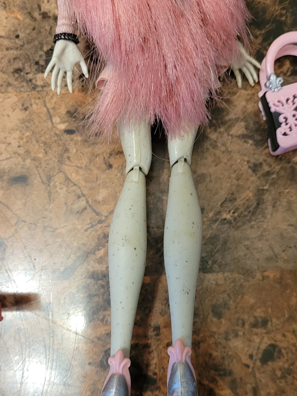 G1 Monster High Rochelle Goyle Ghouls Night Out With Wings & MH stand - Picture 9 of 9